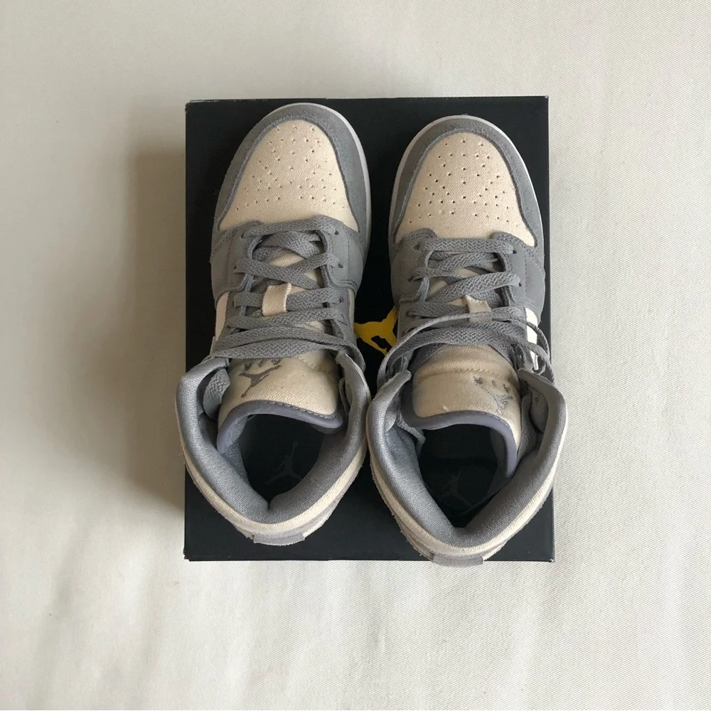 Nike Air Jordan 1 Mid Coconut Milk / Particle Grey Size 4